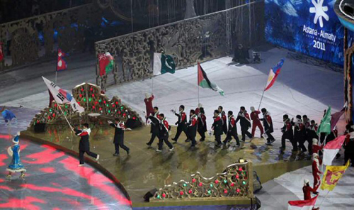30일 카자흐스탄 아스타나 실내축구경기장에서 열린 2011 아스타나-알마티 동계아시안게임 개막식, 대한민국 선수단이 태극기를 휘날리며 입장하고 있다.