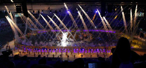 30일 카자흐스탄 아스타나 실내축구경기장에서 열린 2011 아스타나-알마티 동계아시안게임 개막식, 화려한 불꽃 놀이와 함께 대회 시작을 알리고 있다.