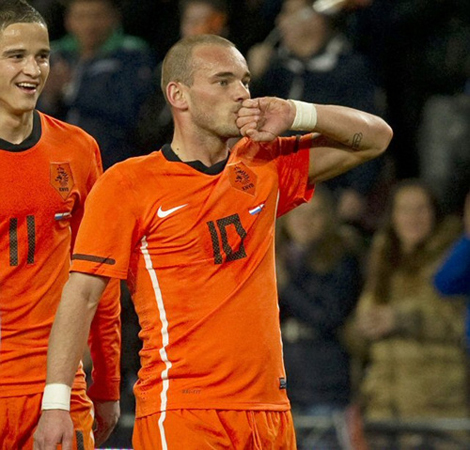 10일(한국시각) 네덜란드 에인트호벤에서 열린 네덜란드-오스트리아 A매치 경기 28분 네덜란드 웨슬리 스네이더르가 팀의 첫 골을 넣은 뒤 환호하고 있다. 3대1 네덜란드 승.