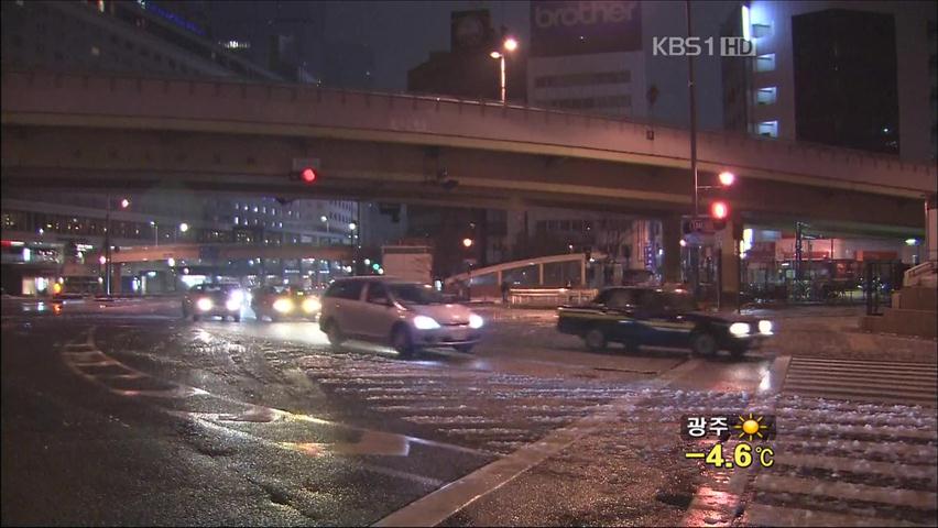 日 도쿄 2㎝ 눈…도로 마비·열차 운행 중단