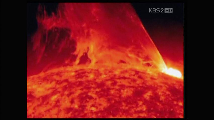 [세계는 지금] 미 NASA, 태양의 거대 화염 영상 공개 外