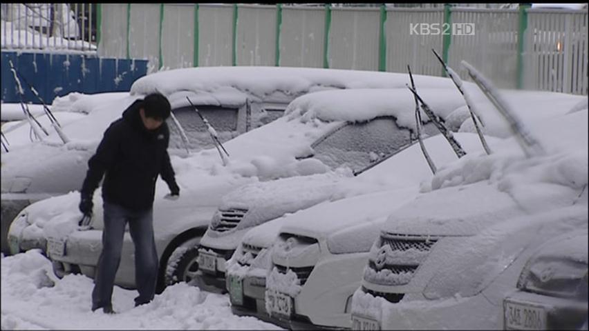 강원 영동 또 폭설…주민들 복구 작업 막막