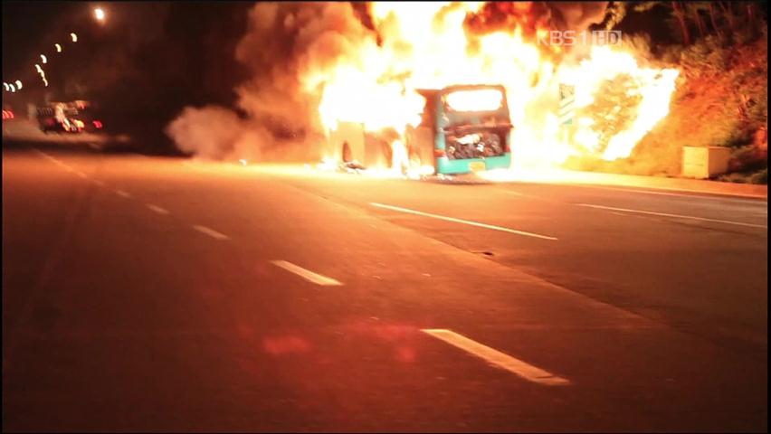 통학버스 타이어 터져 불…자칫 대형 참사