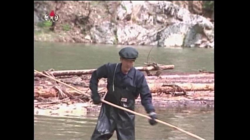 [요즘 북한은] 통나무 뗏목 外