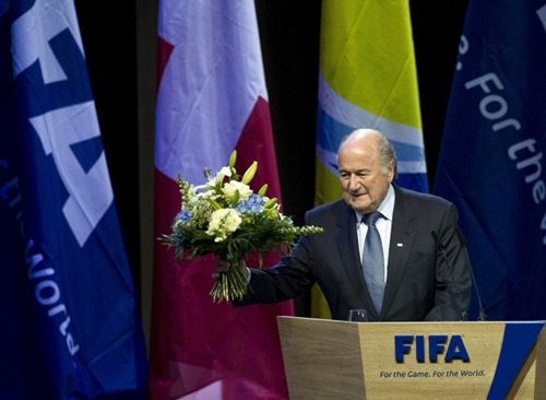 블래터 FIFA 회장, 4선 성공