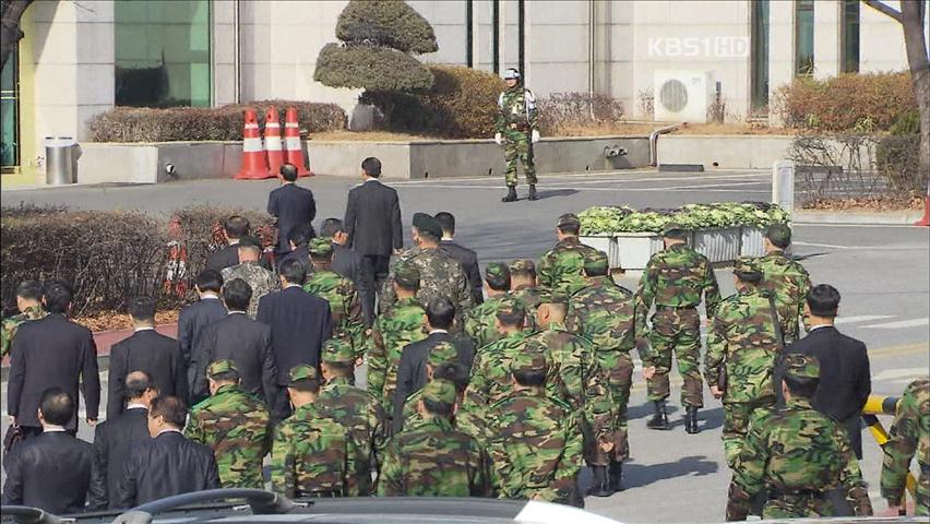 [단독] 軍 영관급 장교 전역 전 ‘이중 취업’