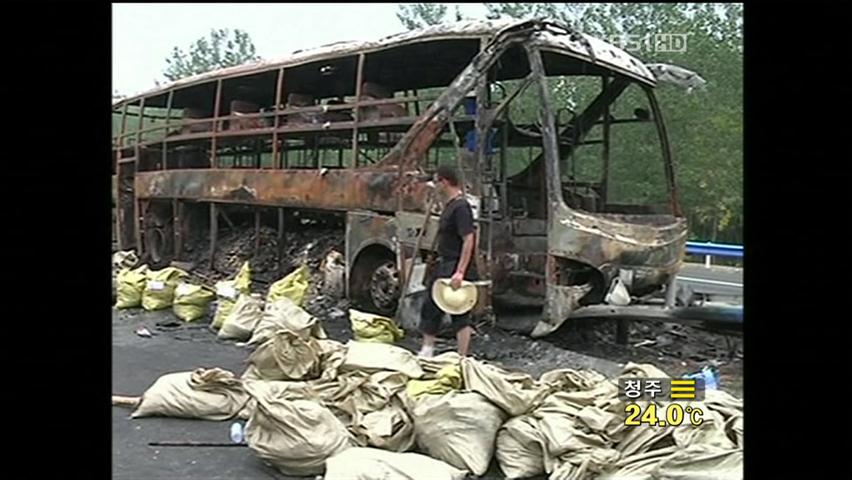 중국서 달리던 버스 화재…최소 41명 사망