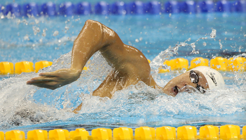 25일 중국 상하이 오리엔탈 스포츠센터 수영장에서 열린 2011 국제수영연맹(FINA) 세계수영선수권대회 남자 자유형 200m 예선에서 박태환이 힘차게 물살을 가르고 있다.