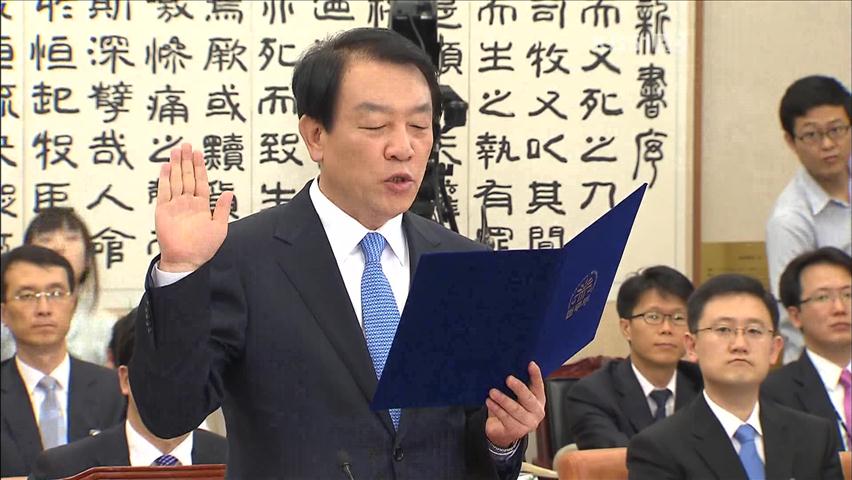 권재진 청문회, ‘정치 중립·자녀 병역’ 공방