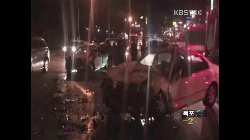 차량 3중 추돌사고, 2명 사망·3명 중상