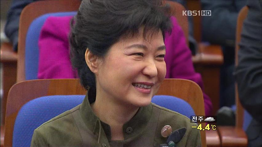 박근혜 비대위 출범…친박 의원들 2선 후퇴