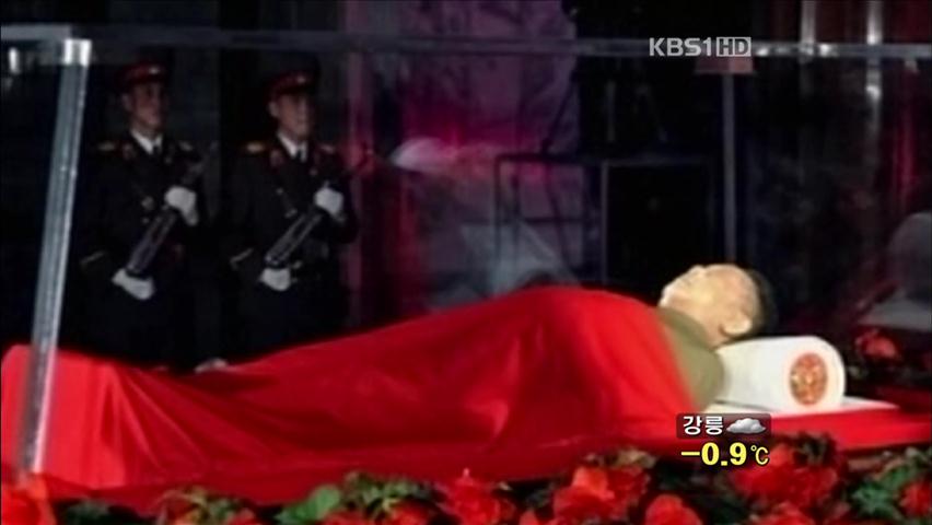 北, 김정일 시신 공개…금수산 안치