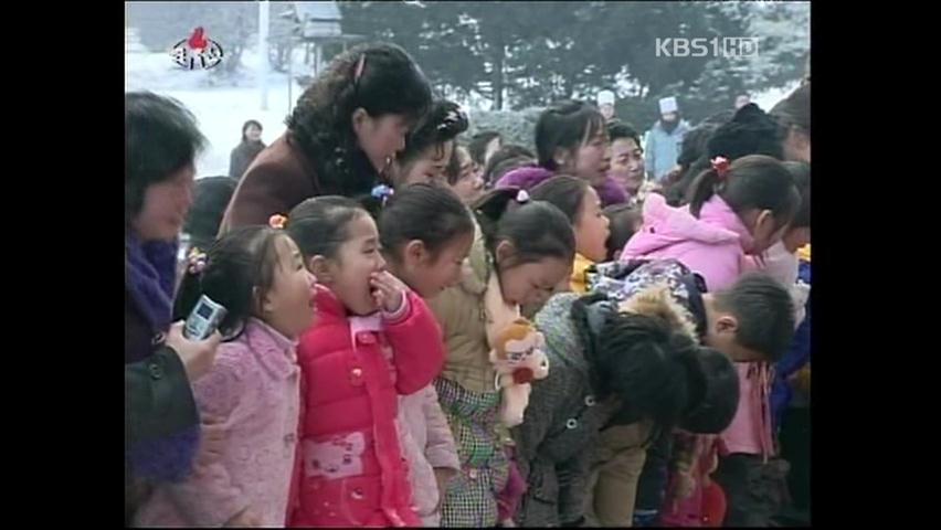 北, 유치원생까지 동원 애도…찬양도 각양각색