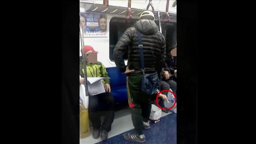 [인터넷광장] 지하철에서 담배 핀 승객 논란 外
