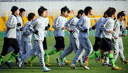 '2012 아시아축구연맹(AFC) 챔피언스리그' H조 조별리그 2차전을 하루 앞둔 20일 오후 전북 현대 선수들이 일본 지바현 가시와시 히타치 가시와 스타디움에서 공식훈련을 하고 있다.