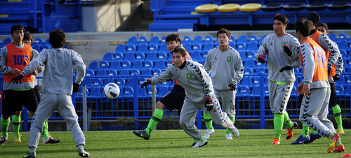 '2012 아시아축구연맹(AFC) 챔피언스리그' H조 조별리그 2차전을 하루 앞둔 20일 오후 전북 현대 선수들이 일본 지바현 가시와시 히타치 가시와 스타디움에서 공식훈련을 하고 있다.