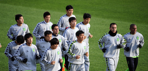 '2012 아시아축구연맹(AFC) 챔피언스리그' H조 조별리그 2차전을 하루 앞둔 20일 오후 전북 현대 선수들이 일본 지바현 가시와시 히타치 가시와 스타디움에서 공식훈련을 하고 있다.