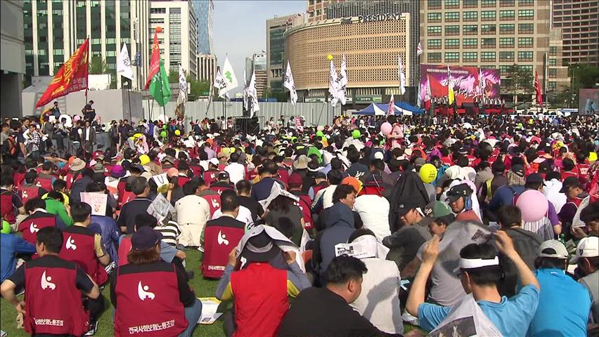 민주노총, 총파업…한국노총, 축제 마당