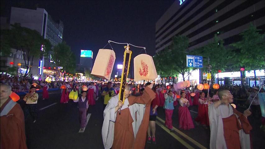 마음에 평화 세상에 행복…도심 속 연등행렬