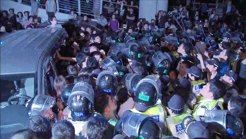 압수수색 현장은 ‘아수라장’…30여 명 부상