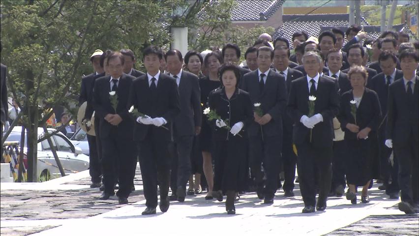 노무현 前 대통령 3주기 추도식…추모 물결 