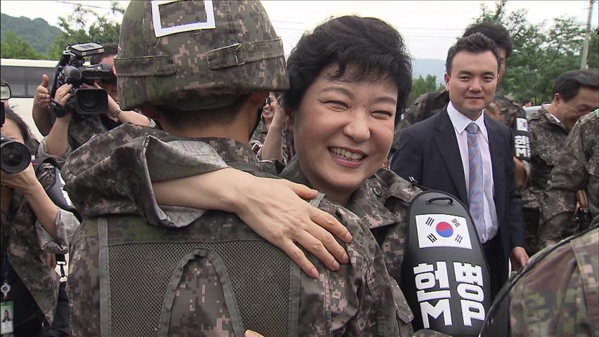 박근혜 “민생 먼저”…문재인 “5·16 역사관 우려”