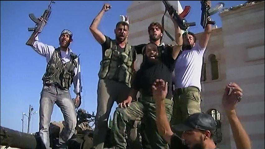 시리아 대통령 건재 과시…반정부군 국경 점령
