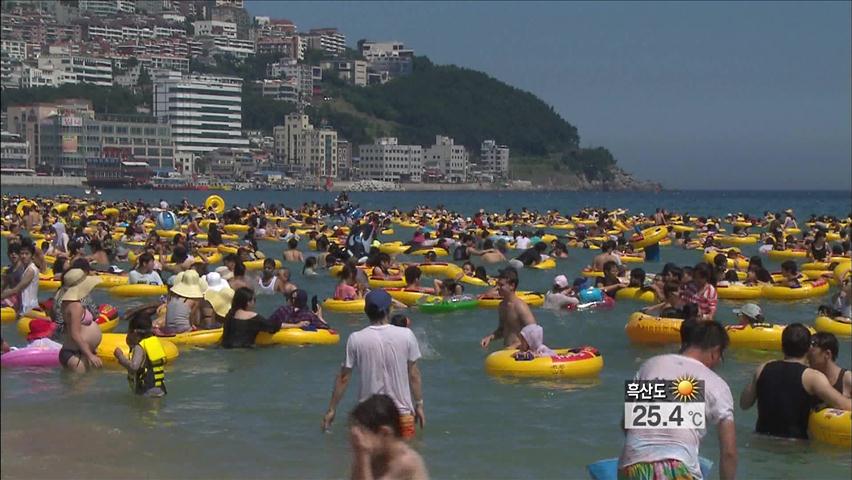 무더위 절정…부산 해운대 피서 인파도 절정