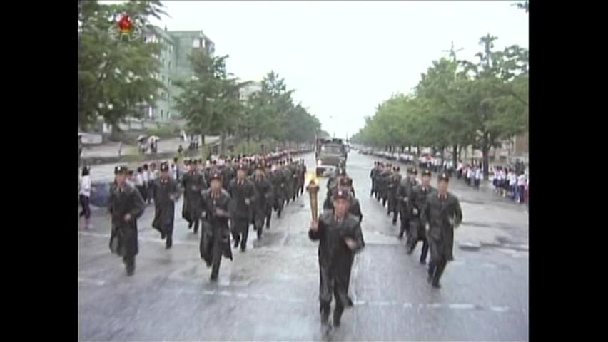 [요즘 북한은] ‘횃불 들고 전국을 달린다’ 外