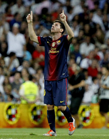 30일 새벽(한국시간) 스페인 마드리드의 베르나베우 스타디움에서 열린 수페르코바 2차전에서 바르셀로나의 메시가 만회골을 넣은 뒤 환호하고 있다.