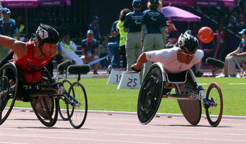 한국 휠체어 육상의 스타 유병훈이 4일(현지시간) 영국 런던 올림픽파크 내 올림픽 스타디움에서 열린 2012 런던 패럴림픽 육상 남자 T53 800ｍ 예선에서 트랙을 질주하고 있다. 유병훈이 이날 결선에 올랐다.