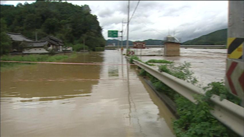 시간당 58㎜ 폭우에 양천강 범람…마을 물바다