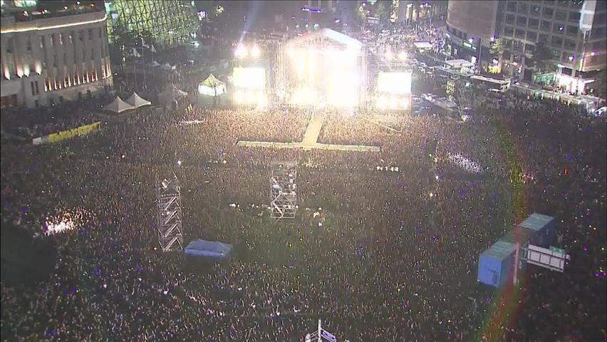 싸이 공연 8만 명 ‘말춤’…세계가 들썩