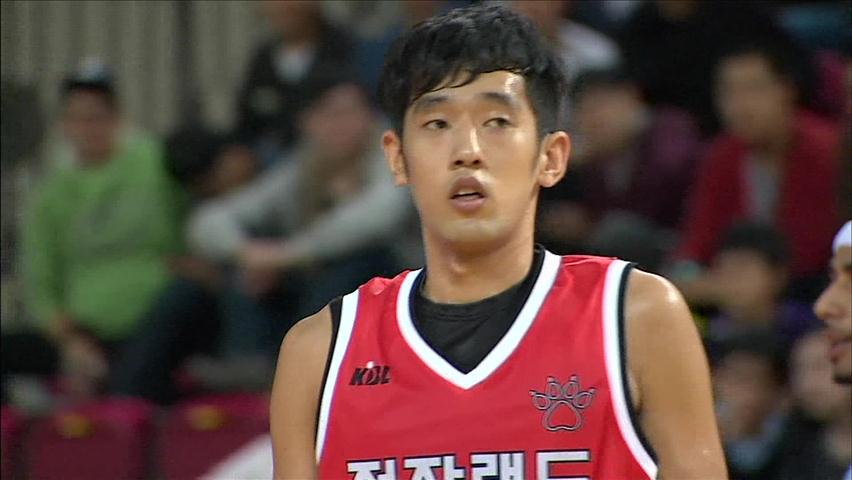 루키 차바위, ‘우승 후보’ 모비스 깼다