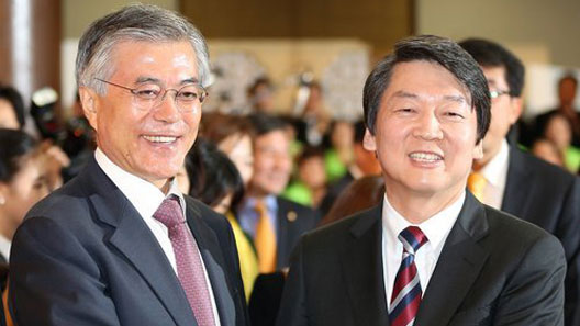 문재인-안철수 ‘단일화 협상’ 본격 착수…여, 비판