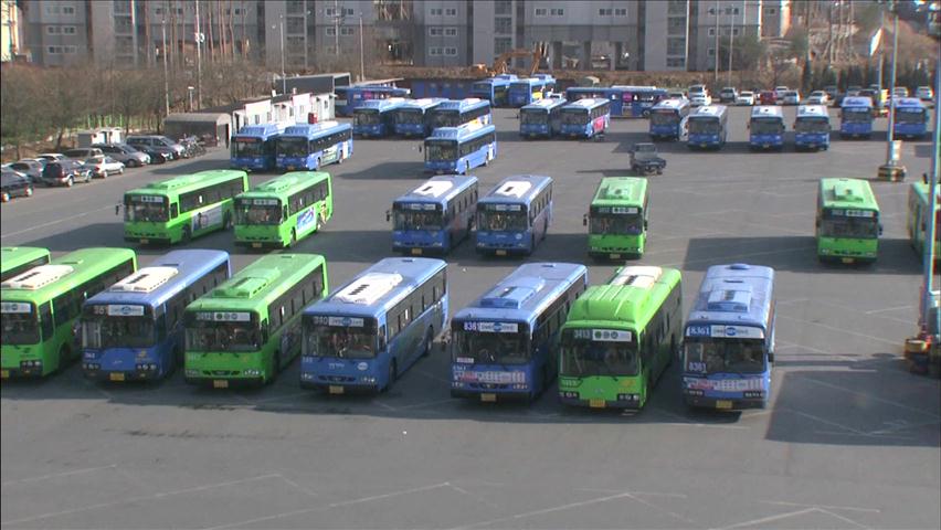 ‘택시법’ 법사위 통과…내일부터 버스 운행 중단