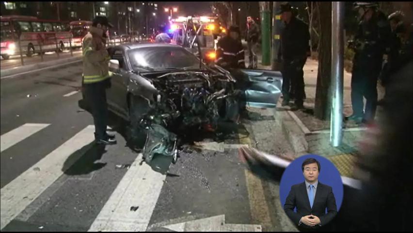 승용차, 가로수·택시 들이받아…2명 숨져