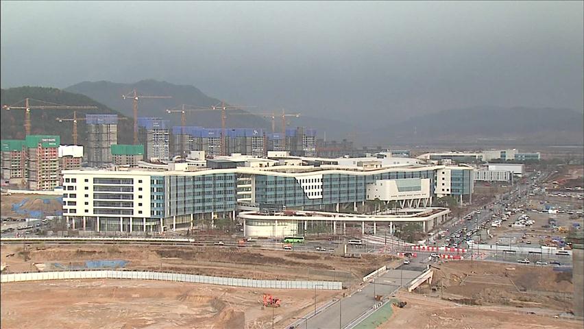 세종시 본격 이전…시설 태부족