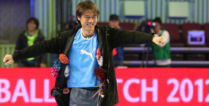 ‘꽃거지 홍명보’ 따뜻한 자선축구 현장