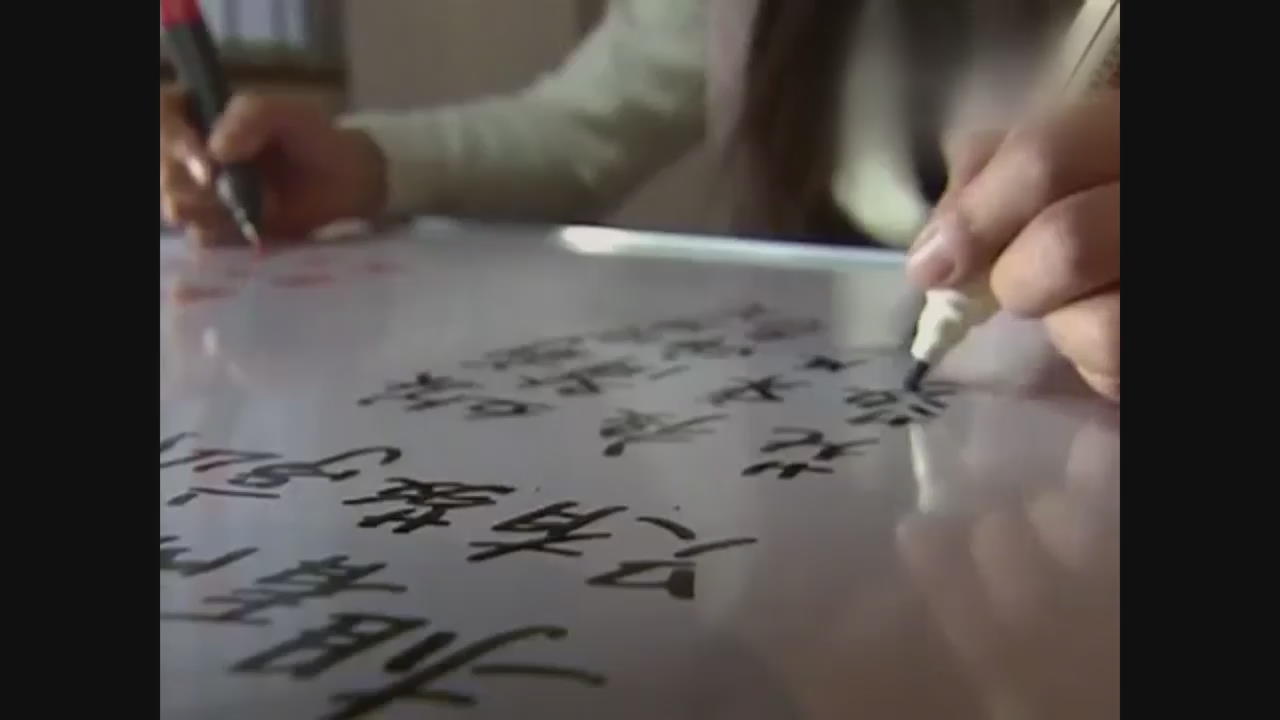 [세상의 창] ‘양손 쓰기의 달인’ 중국여성 화제 外