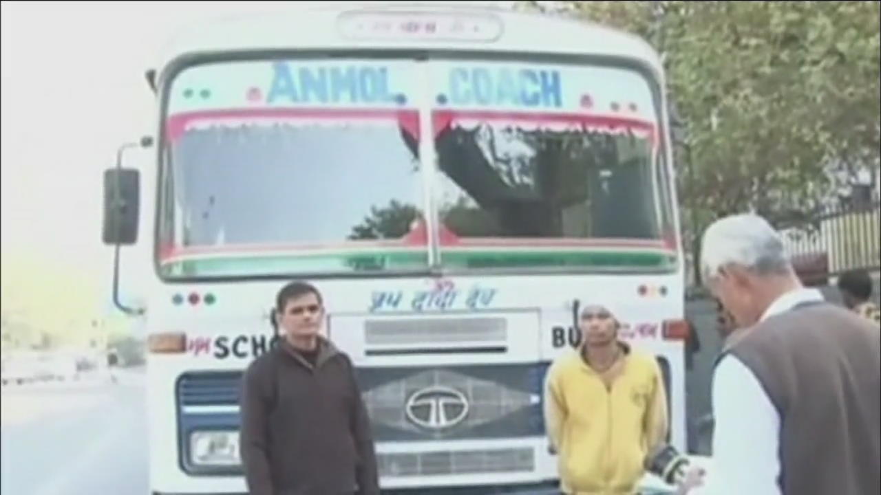 인도 ‘버스 집단 성폭행’ 2명, 무죄 주장