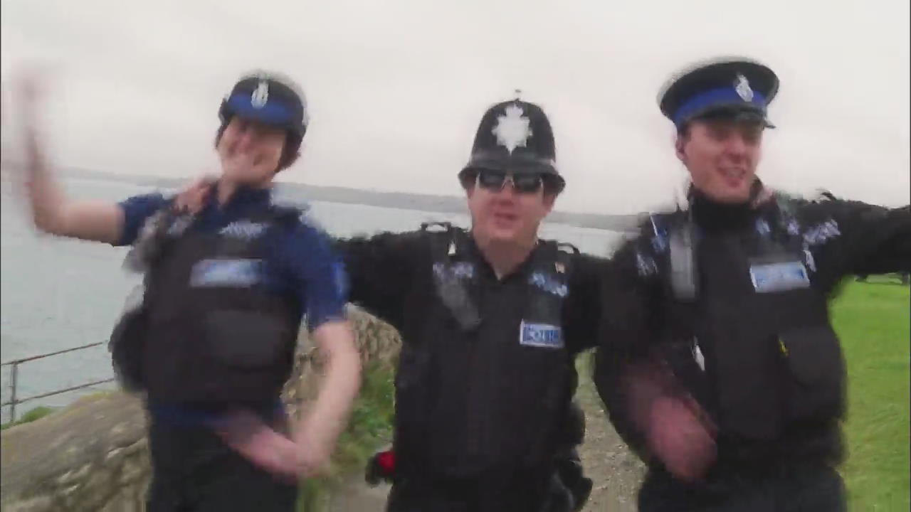 영국 경찰, ‘강남스타일’ 패러디로 장애아 후원