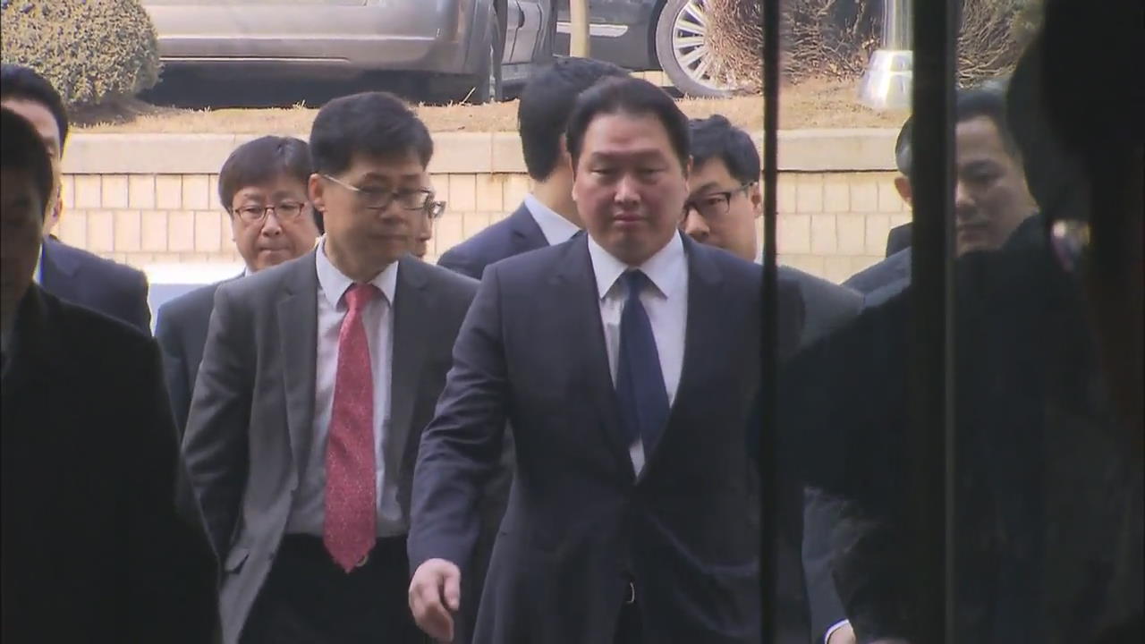 최태원 SK회장 징역 4년 선고…법정구속