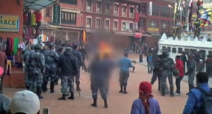 ‘티베트 독립 요구’ 분신 100명 넘어…저항 계속