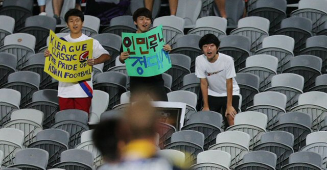 27일 오후 호주 고스포드 센트럴코스트 블루텅 스타디움에서 열린 2013 아시아축구연맹(AFC) 챔피언스리그 H조 예선 1차전 수원 삼성블루윙즈와 센트럴코스트 매리너스 경기에서 수원 정대세를 응원하는 피켓이 보이고 있다. 