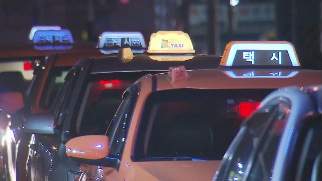 택시 ‘밤 10시부터 심야 할증’ 정부 방안 논란