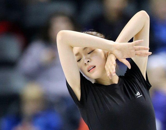 피겨여왕 김연아가 12일(한국시각) 2013 국제빙상경기연맹(ISU) 세계피겨선수권대회가 열리는 캐나다 온타리오주 런던 버드와이저 가든스에서 첫 공식훈련을 하고 있다.