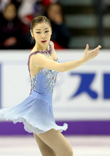 피겨여왕 김연아가 15일(한국시각) 2013 국제빙상경기연맹(ISU) 세계피겨선수권대회가 열린 캐나다 온타리오주 런던 버드와이저 가든스에서 쇼트 연기를 펼치고 있다. 