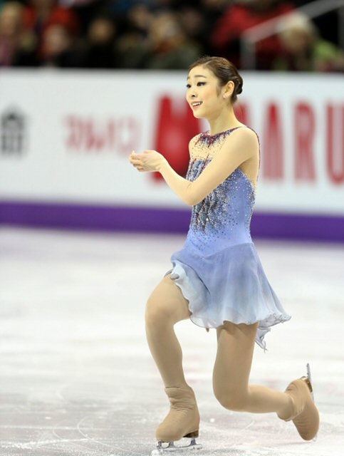 피겨여왕 김연아가 15일(한국시각) 2013 국제빙상경기연맹(ISU) 세계피겨선수권대회가 열린 캐나다 온타리오주 런던 버드와이저 가든스에서 쇼트 연기를 마치고 관중에게 인사하고 있다. 