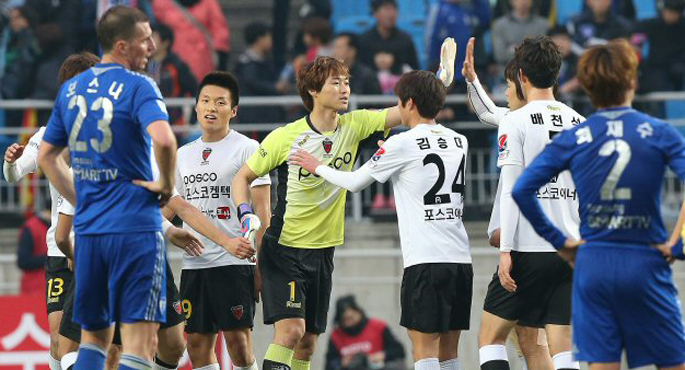 ‘토종 공격 폭발!’ 포항, 수원 꺾고 선두